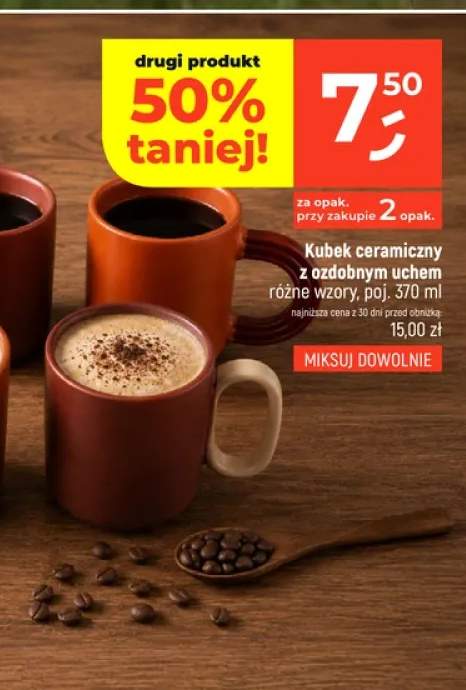 Kubek ceramiczny z ozdobnym uchem